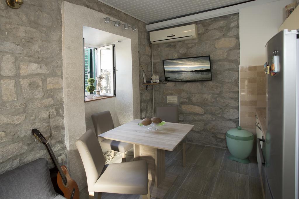 Adela Apartment *